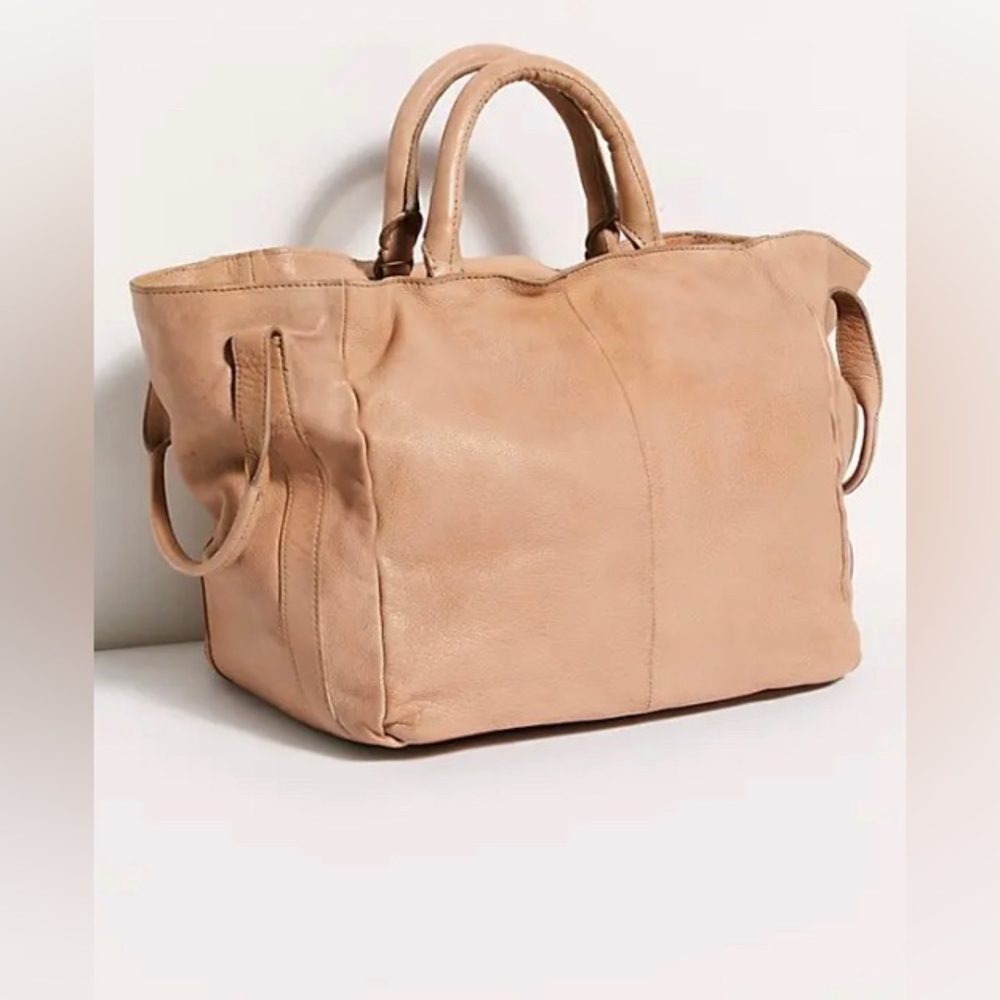 Free People Leslie Distressed Leather Large Tote In Conch Pink - Picture 2 of 16